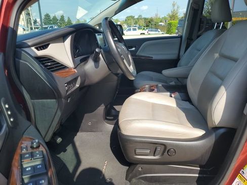 Used 2017 Toyota Sienna Limited Premium w/ Advanced Technology Package FWD image 4