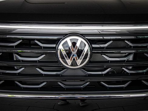 New 2026 Volkswagen Atlas Cross Sport SE FWD image 8