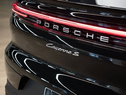Used 2025 Porsche Cayenne S image 36