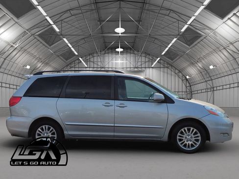 Used 2009 Toyota Sienna FWD image 6