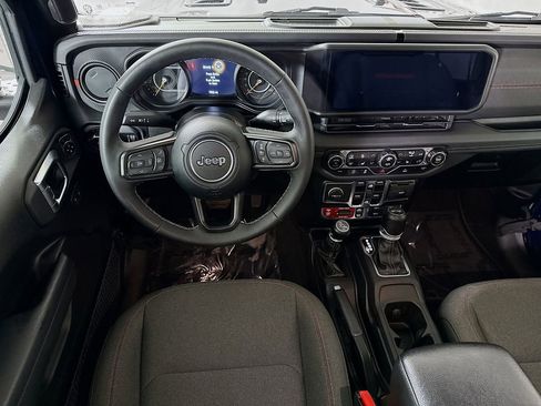 Used 2025 Jeep Wrangler Unlimited Rubicon w/ Convenience Group AWD/4WD image 4