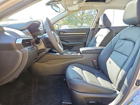 New 2025 Nissan Altima 2.5 SL image 10
