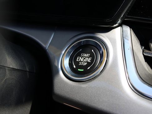 Used 2025 Chevrolet Trax LT w/ LT Convenience Package image 39