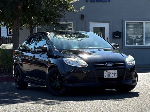 Used 2014 Ford Focus SE FWD image 3
