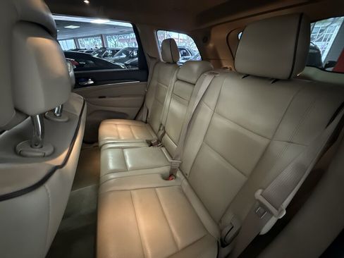 Used 2019 Jeep Grand Cherokee Overland RWD image 28