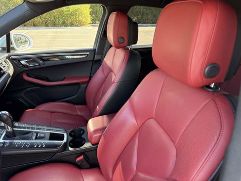 Used 2020 Porsche Macan AWD/4WD image 20