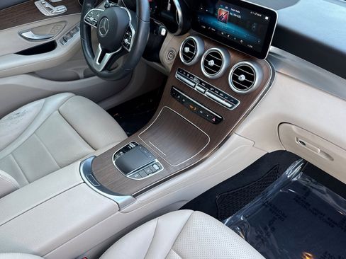 Used 2020 Mercedes-Benz GLC 300 image 17