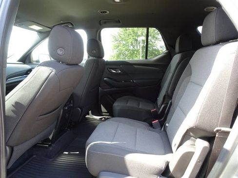 Used 2023 Chevrolet Traverse LT FWD image 15