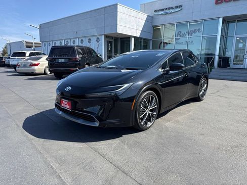 Used 2023 Toyota Prius XLE FWD image 3
