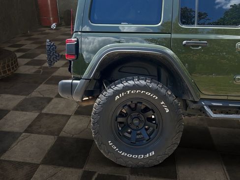 Used 2021 Jeep Wrangler Unlimited Rubicon AWD/4WD image 8