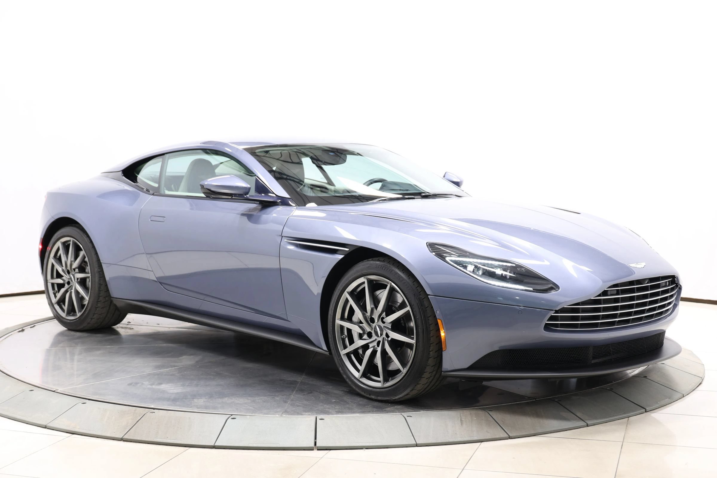 Used 2019 Aston Martin DB11 Coupe RWD image 90
