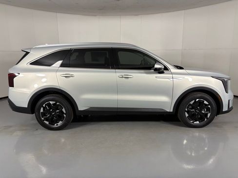 New 2026 Kia Sorento S image 9