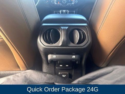 Used 2021 Jeep Gladiator Overland w/ Popular Equipment Package AWD/4WD image 24