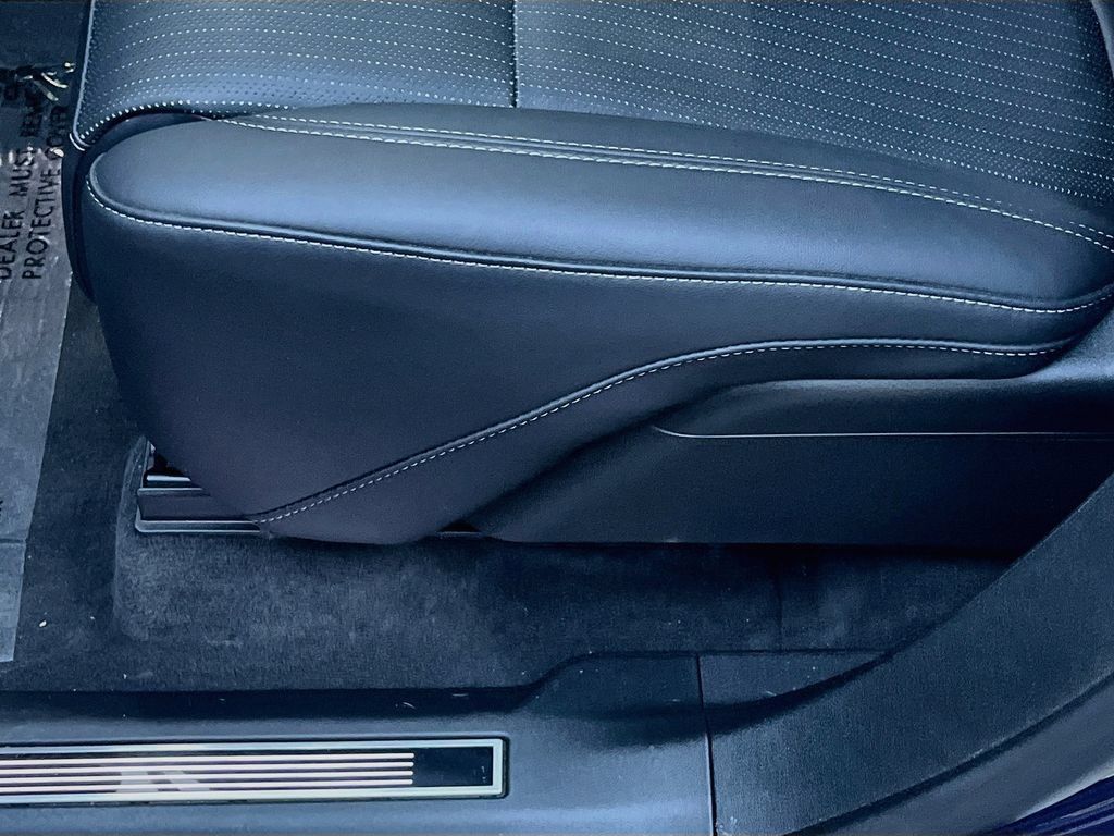 Used 2026 Cadillac Vistiq Sport w/ LPO, Floor Liner Package AWD/4WD image 20