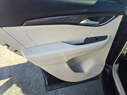 Used 2021 Buick Envision Avenir w/ Technology Package II image 19