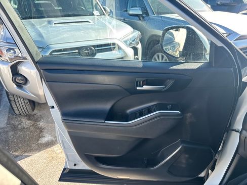 Used 2023 Toyota Highlander XLE image 36