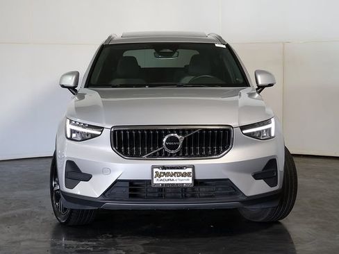 Used 2025 Volvo XC40 B5 Core AWD/4WD image 9