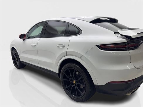 Used 2020 Porsche Cayenne w/ Premium Package image 14