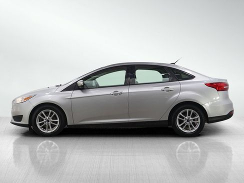 Used 2017 Ford Focus SE image 2