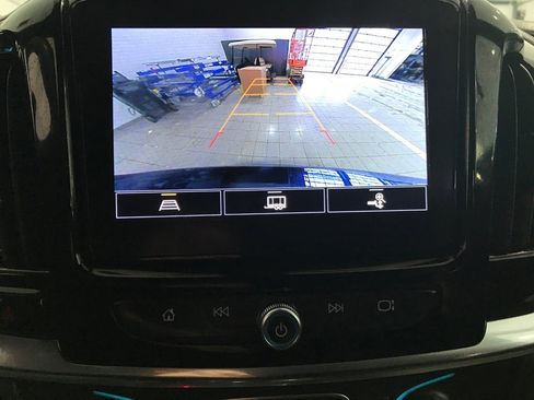 Used 2023 Chevrolet Traverse LT w/ LPO, Floor Liner Package image 21