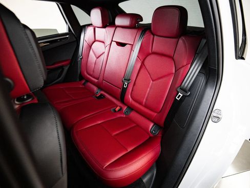 Certified 2024 Porsche Macan S AWD/4WD image 23