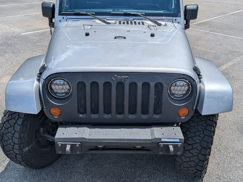 Used 2013 Jeep Wrangler Unlimited Sahara w/ Connectivity Group AWD/4WD image 12