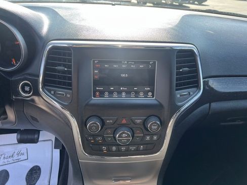 Used 2018 Jeep Grand Cherokee Laredo image 22