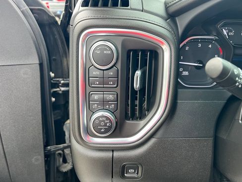 Used 2022 GMC Sierra 3500 SLT w/ SLT Convenience Package AWD/4WD image 46