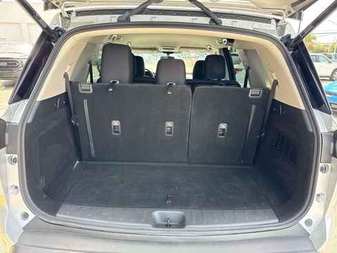 Used 2025 Nissan Pathfinder SV FWD image 8
