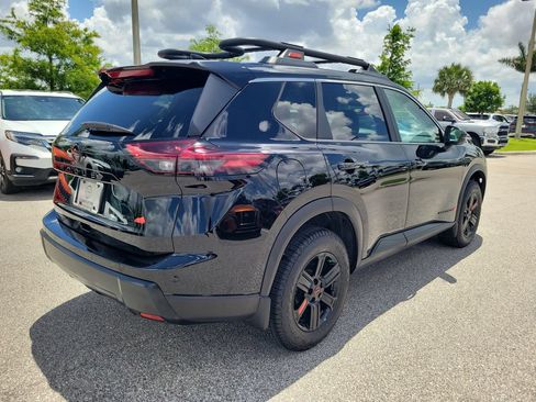 Used 2025 Nissan Rogue SV w/ Rock Creek Premium Package AWD/4WD image 4