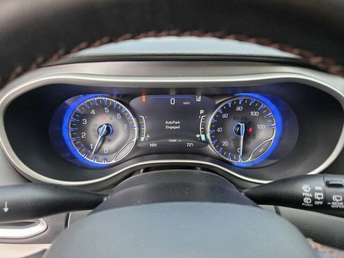 Used 2020 Chrysler Pacifica Touring-L Plus image 23