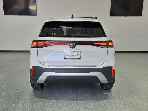 New 2026 Volkswagen Tiguan SE FWD image 8