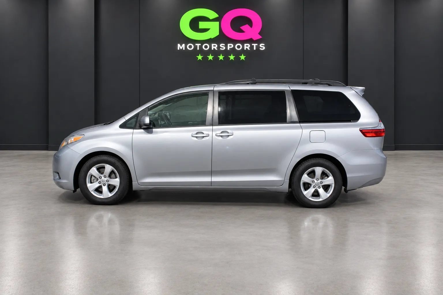 Used 2016 Toyota Sienna LE FWD image 4
