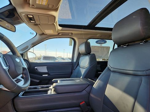 New 2025 Ford Expedition Active image 7