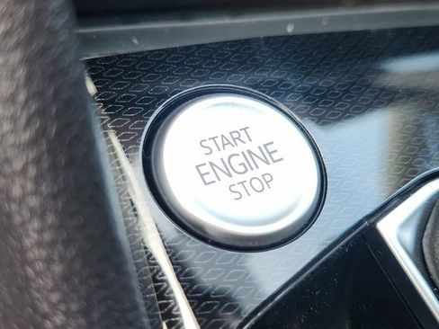 New 2025 Volkswagen Taos SE image 20