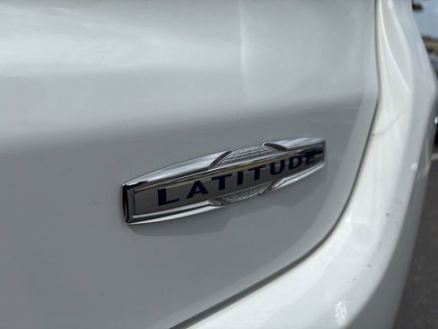 Used 2023 Jeep Compass Latitude image 27