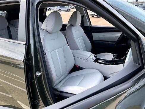 Certified 2025 Hyundai Tucson SEL image 9