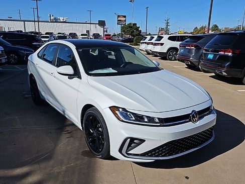 New 2026 Volkswagen Jetta SE image 3