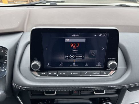 Used 2023 Nissan Rogue SV AWD/4WD image 17