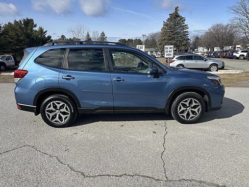 Used 2019 Subaru Forester Premium w/ All-Weather Package image 6