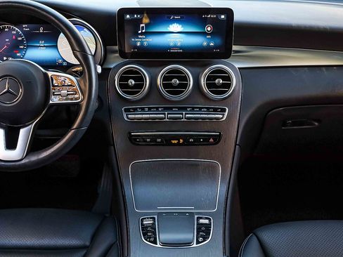Used 2022 Mercedes-Benz GLC 300 4MATIC image 11