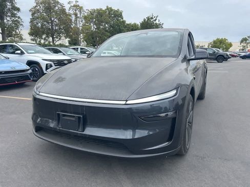 Used 2026 Tesla Model Y 2WD image 5