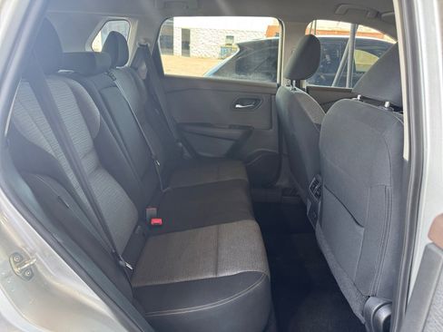 Used 2023 Nissan Rogue SV AWD/4WD image 16