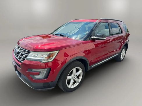 Used 2016 Ford Explorer XLT w/ Equipment Group 202A AWD/4WD image 7