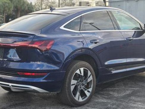 Used 2022 Audi e-tron Premium image 7