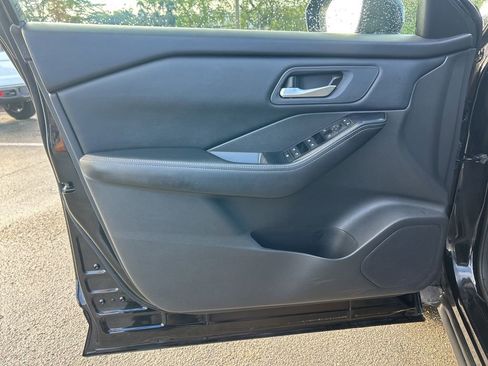 Used 2024 Nissan Rogue SV image 34