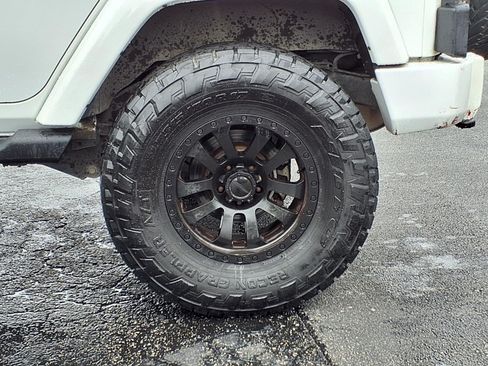Used 2013 Jeep Wrangler Unlimited Sahara w/ Connectivity Group AWD/4WD image 10