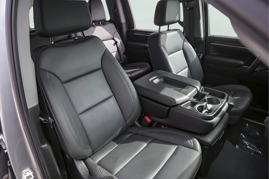 Used 2025 Chevrolet Silverado 2500 LTZ AWD/4WD image 32