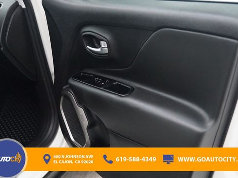 Used 2022 Jeep Renegade Latitude AWD/4WD image 16