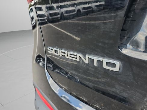 Used 2017 Kia Sorento LX w/ LX Convenience Package image 28